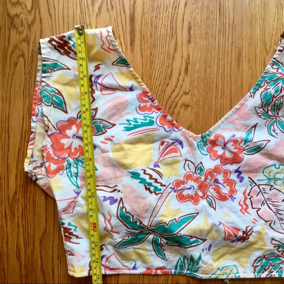 Tropical Crop Top with Tie Back - Picture 3 of 4